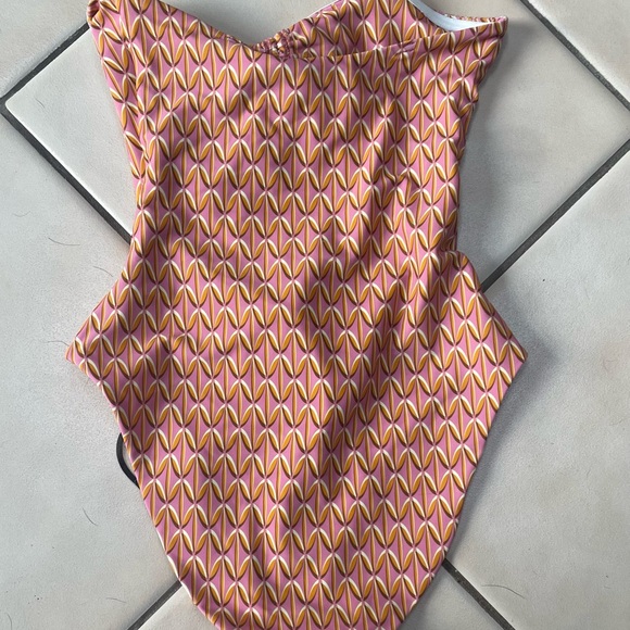 BRAND NEW Showpo Recycled Nylon Cut Out Bandeau One Piece in US size 2 UK 6 - Picture 4 of 7